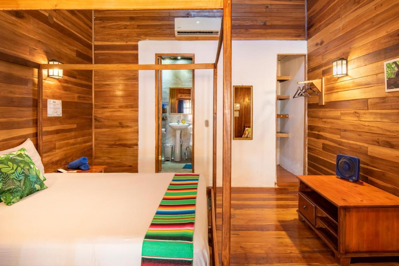 Poolside Beach House At Pangea Lodge Puerto Manzanillo Exterior foto