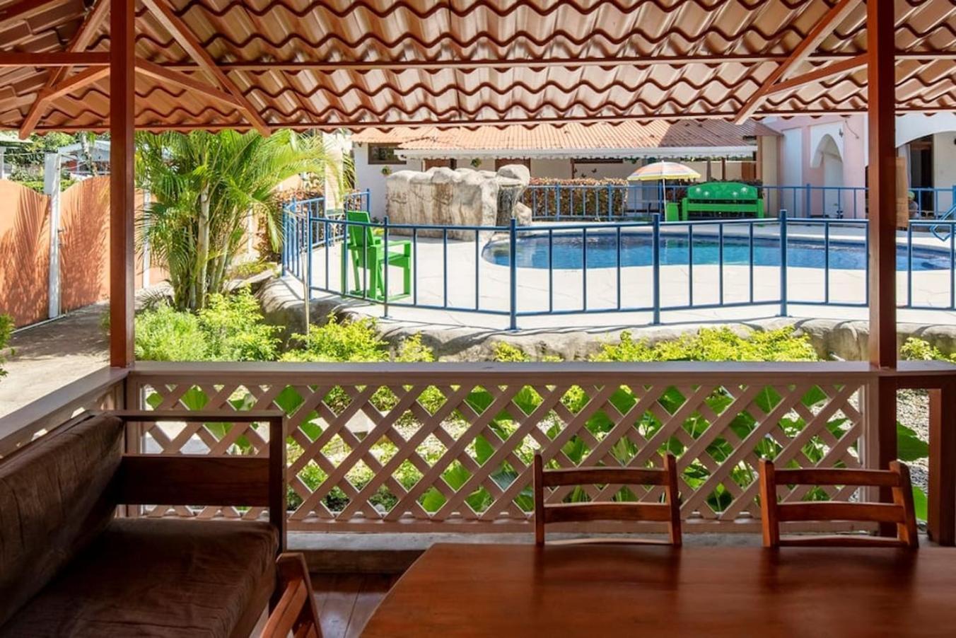 Poolside Beach House At Pangea Lodge Puerto Manzanillo Exterior foto